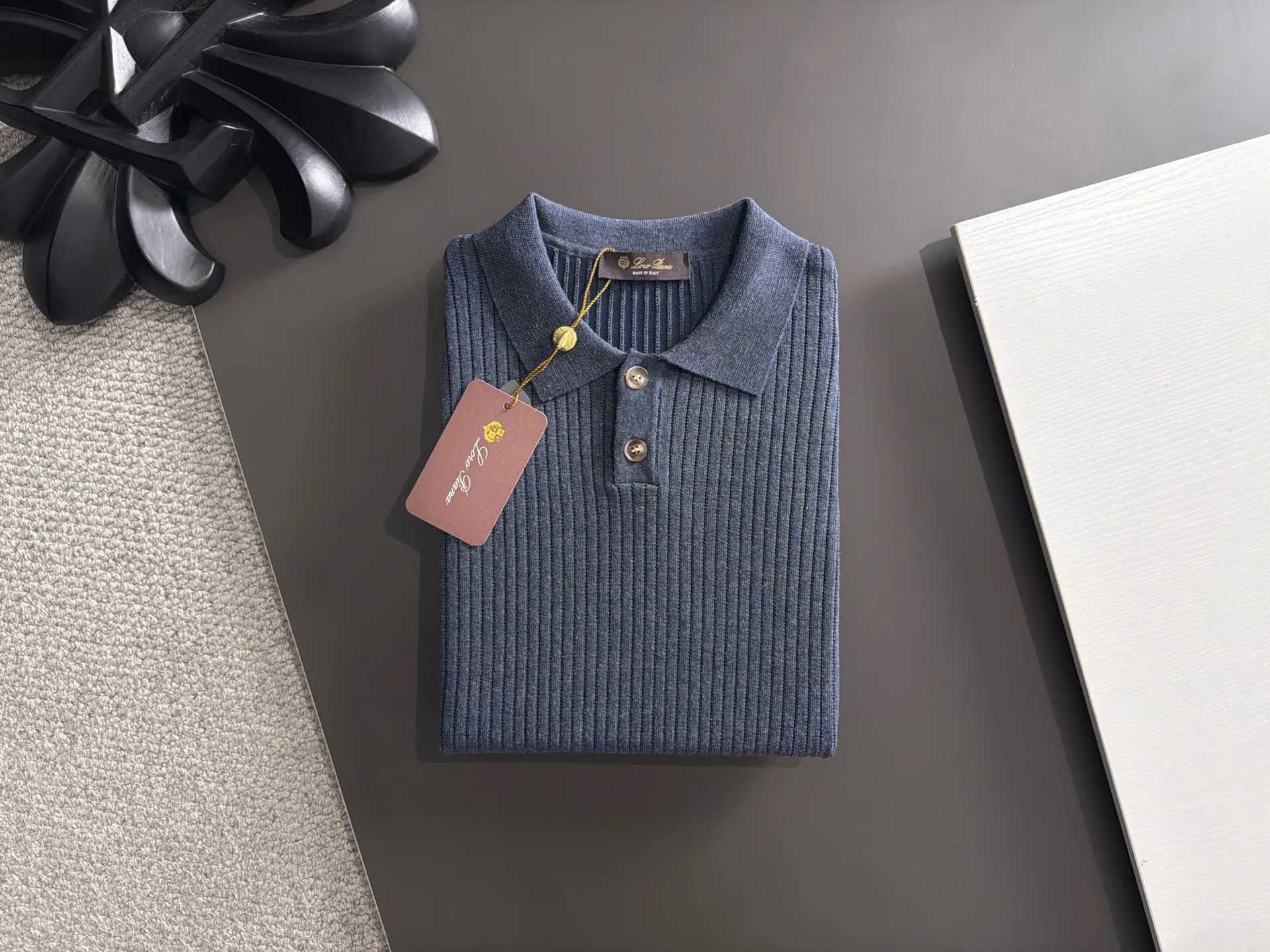 Next day shipment LP high quality Loro Piana 26ss New Arrival men's short-sleeved T-shirt Made of combed cotton yarn knitted cotton fabric, no pressure when entering and exiting the counter Exclusive control of raw materials It feels substantial when weighed, and the upper body is more textured than ordinary T-shirts. This texture can cope with the weather easily and is suitable for both hot and cold! Loose fit design, looks noble. The only correct version is available Size: M to XXXL